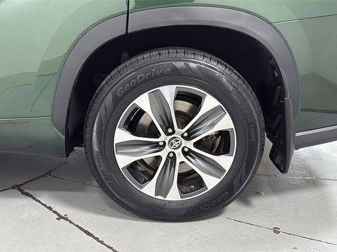 Used 2023 Toyota Highlander XLE image 24