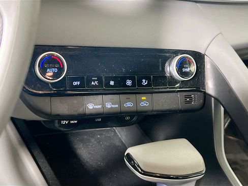 Used 2023 Hyundai Elantra SEL image 15