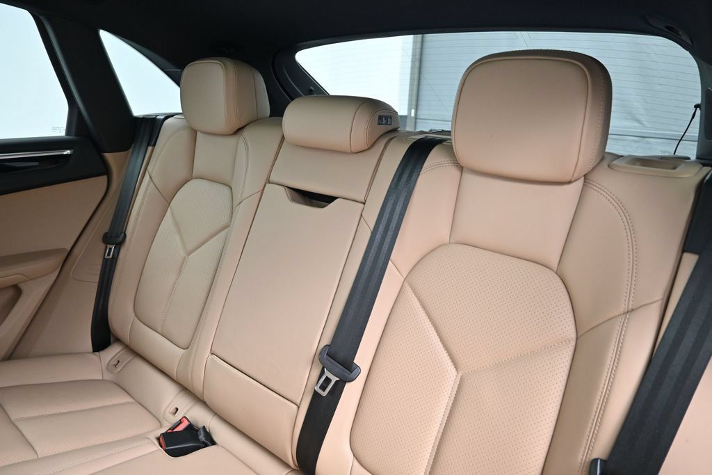 Used 2026 Porsche Macan AWD/4WD image 6