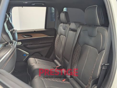 Used 2022 Jeep Grand Cherokee Summit AWD/4WD image 36