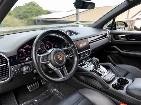 Certified 2022 Porsche Cayenne S AWD/4WD image 4