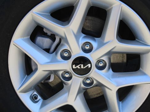 Certified 2025 Kia Soul LX image 18