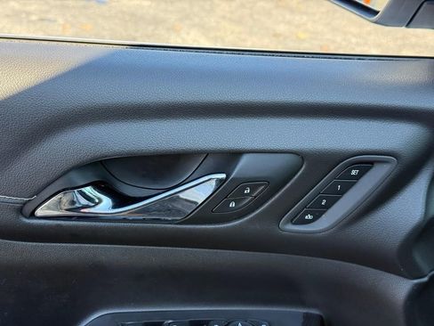 Used 2021 GMC Acadia SLT w/ Technology Package image 17