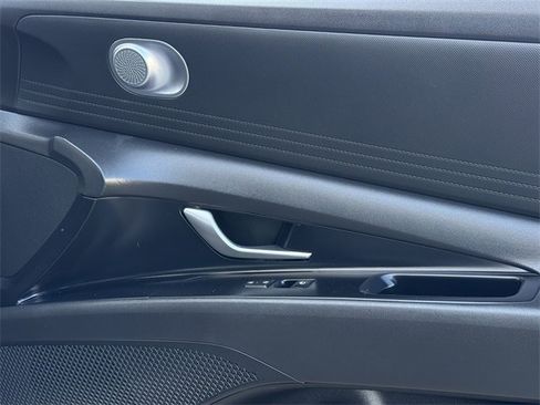 Used 2024 Hyundai Elantra SEL image 25