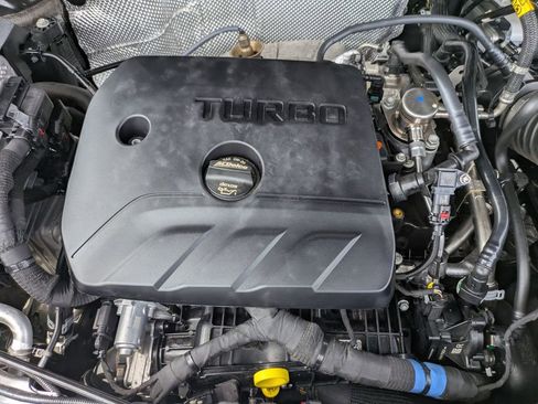 Used 2025 Chevrolet TrailBlazer LT AWD/4WD image 35