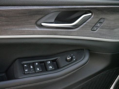 Used 2023 Jeep Grand Cherokee Limited w/ Luxury Tech Group II image 20