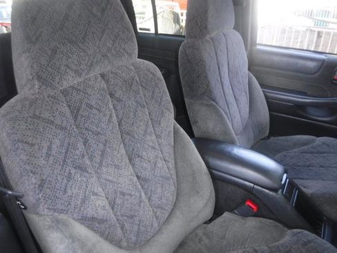 Used 2002 Chevrolet S10 Pickup LS w/ LS Preferred Equipment Group image 29