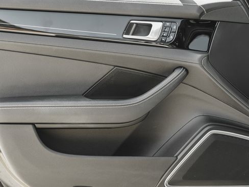 Used 2020 Porsche Panamera 4 image 23