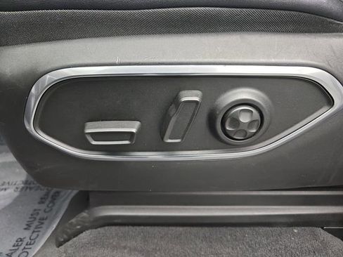 Used 2024 Jeep Wagoneer Series II w/ Flexible Seating Group image 14