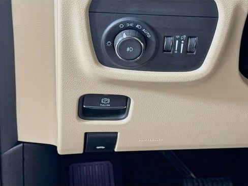 Used 2025 Jeep Grand Cherokee L Limited w/ Black Appearance Package AWD/4WD image 14