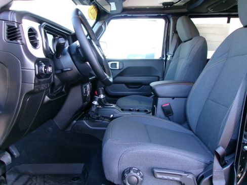 New 2025 Jeep Wrangler Unlimited Sahara AWD/4WD image 13