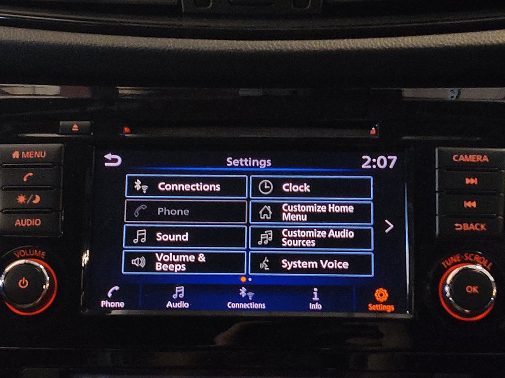 Used 2020 Nissan Rogue SV FWD image 25