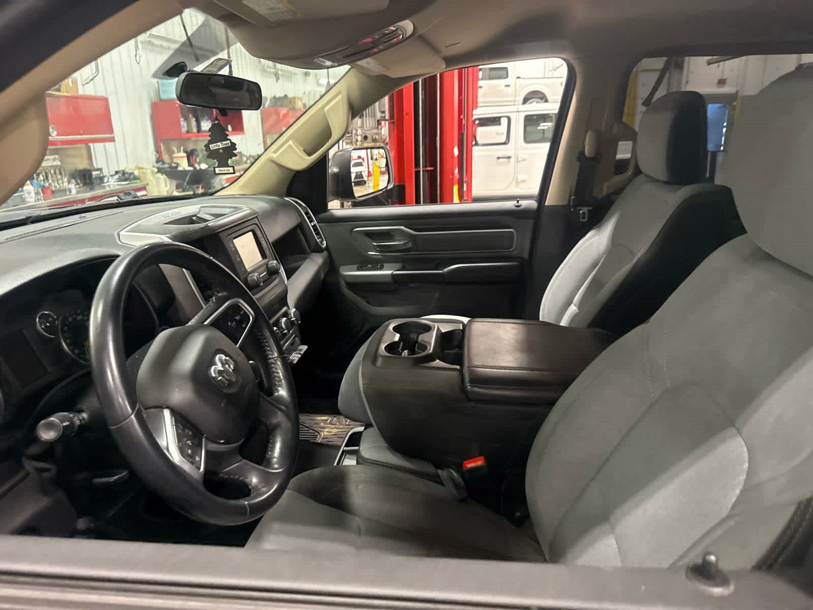 Used 2020 RAM 1500 Big Horn AWD/4WD image 3