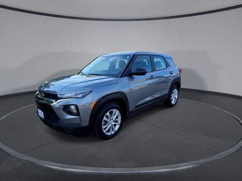 Used 2023 Chevrolet TrailBlazer LS FWD image 3