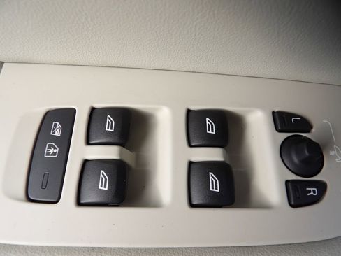 New 2026 Volvo XC60 B5 Ultra w/ Protection Package Premier image 9