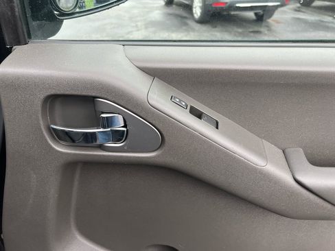 Used 2013 Nissan Frontier PRO-4X AWD/4WD image 9