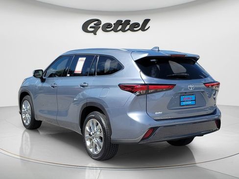 Used 2023 Toyota Highlander Limited FWD image 7