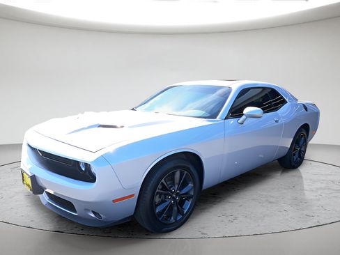Used 2020 Dodge Challenger SXT w/ Driver Convenience Group AWD/4WD image 7