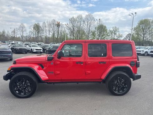 Used 2025 Jeep Wrangler Unlimited Sahara w/ Safety Group AWD/4WD image 2
