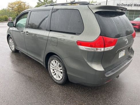 Used 2011 Toyota Sienna XLE w/ Premium Pkg FWD image 2