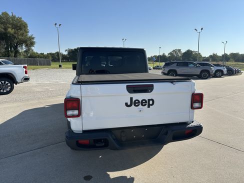 Used 2022 Jeep Gladiator Sport AWD/4WD image 4