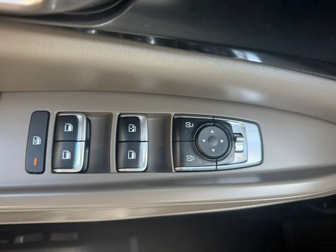 Used 2025 Kia Carnival FWD image 26
