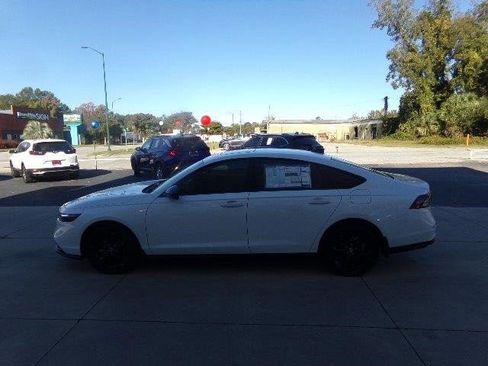 New 2025 Honda Accord SE image 8