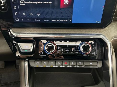 Used 2024 GMC Sierra 1500 Denali w/ Technology Package AWD/4WD image 16