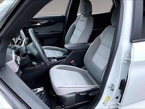 Used 2024 Chevrolet TrailBlazer LT FWD image 19