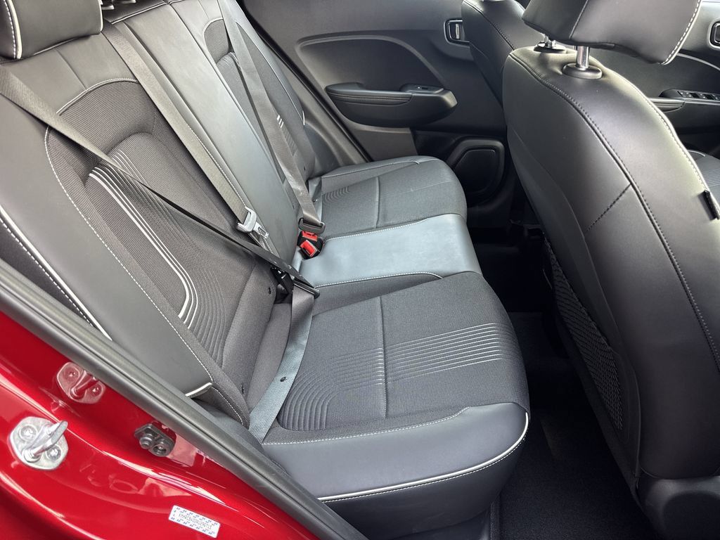 Used 2024 Hyundai Venue Limited FWD image 14