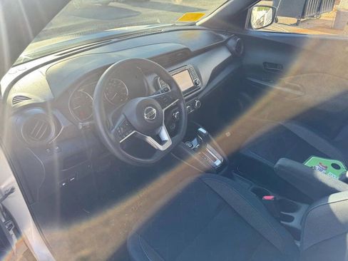 Used 2018 Nissan Kicks S image 9