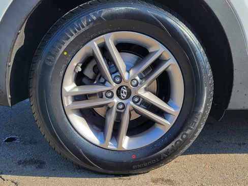 Used 2017 Hyundai Santa Fe Sport image 5