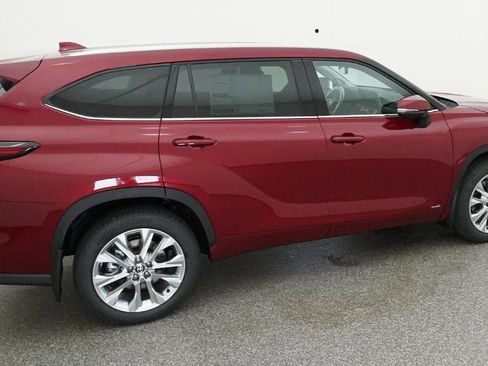 New 2026 Toyota Highlander Limited AWD/4WD image 10
