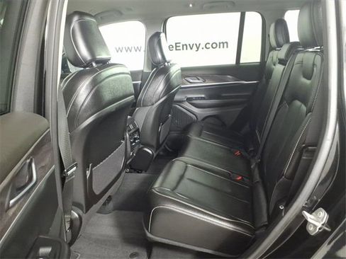 Used 2023 Jeep Grand Cherokee Limited image 15