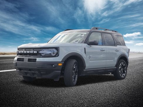 Used 2024 Ford Bronco Sport Outer Banks w/ Tech Package image 16