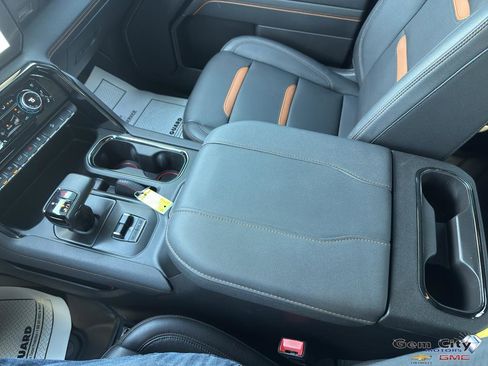 Used 2023 GMC Sierra 1500 AT4 w/ AT4 Premium Package AWD/4WD image 26