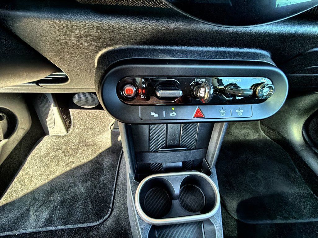 Used 2025 MINI Cooper 2-Door Hardtop FWD image 25