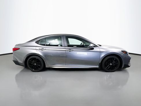 Used 2025 Toyota Camry SE FWD image 3