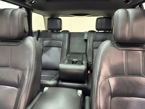 Used 2019 Land Rover Range Rover image 13