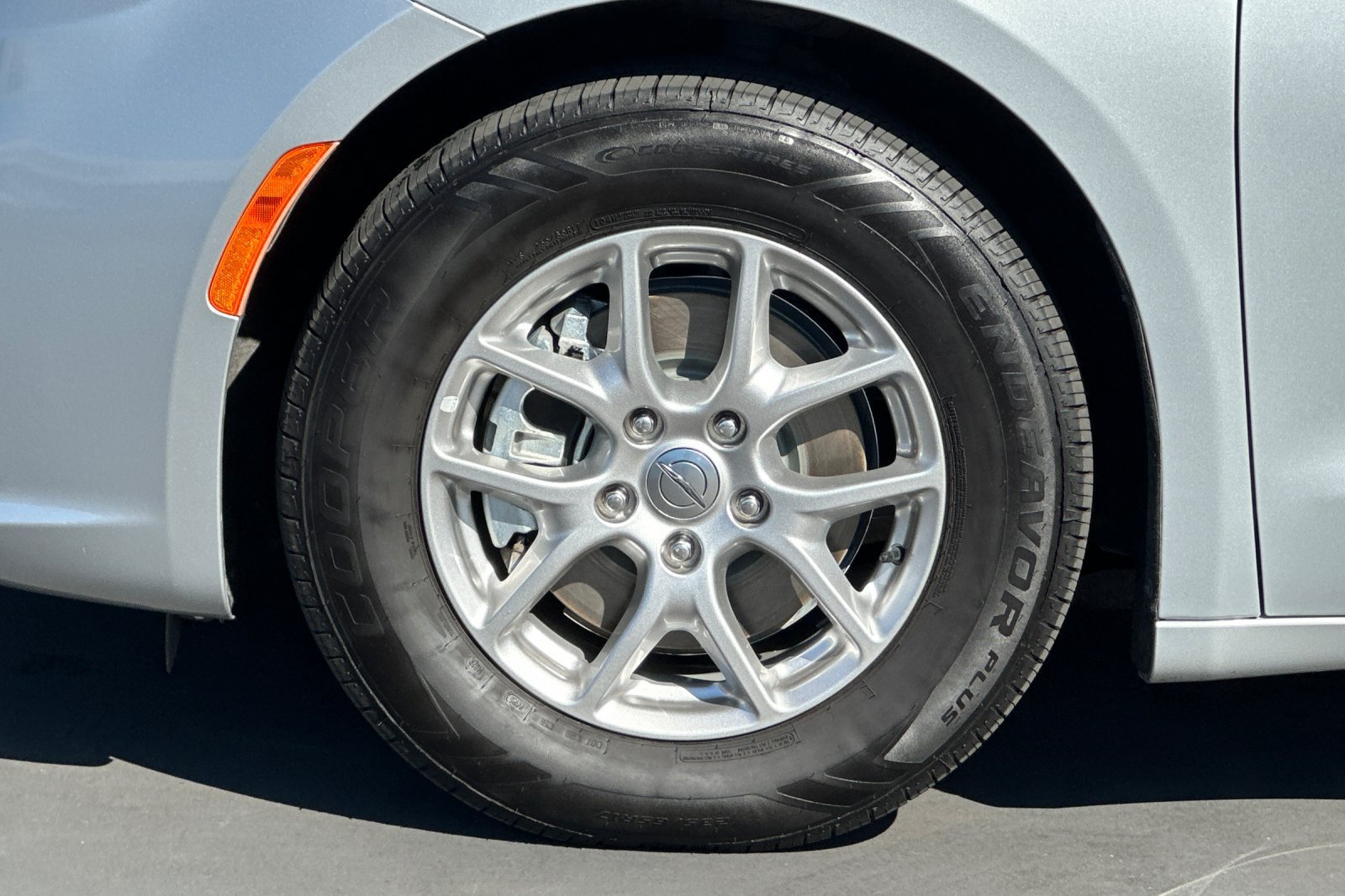 Certified 2023 Chrysler Pacifica Touring-L FWD image 28