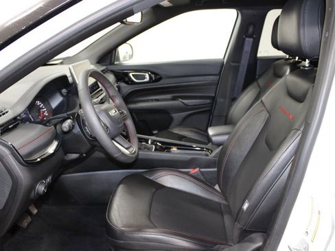 Used 2025 Jeep Compass Trailhawk image 14