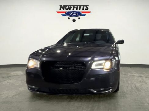 Used 2017 Chrysler 300 S w/ 300S Premium Group AWD/4WD image 8