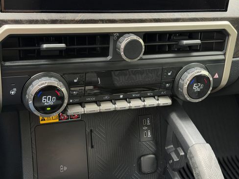 Used 2024 Toyota Tacoma Limited w/ Limited Package (LT) AWD/4WD image 20