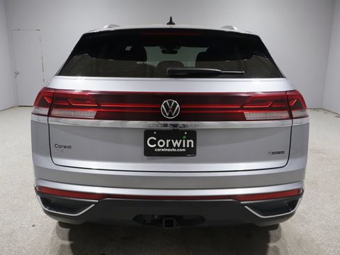 Used 2025 Volkswagen Atlas Cross Sport SE AWD/4WD image 3