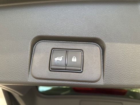 Used 2025 Nissan Rogue SL w/ SL Premium Package image 19