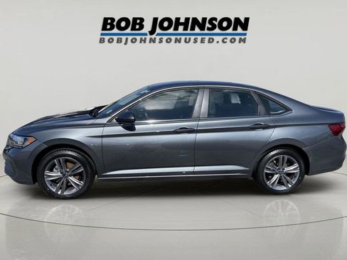 Used 2023 Volkswagen Jetta SE FWD image 6