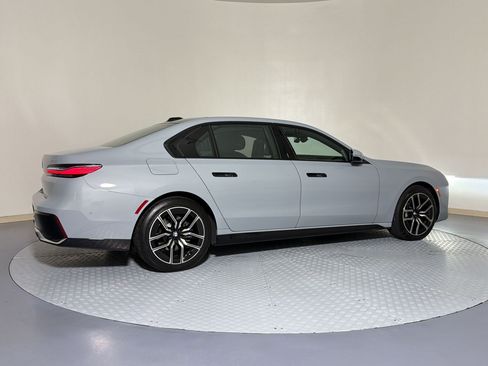 Used 2025 BMW 740i xDrive AWD/4WD image 9