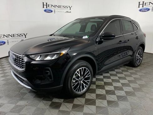 Used 2025 Ford Escape SE image 2