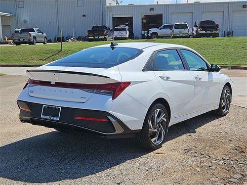 New 2025 Hyundai Elantra SEL image 5