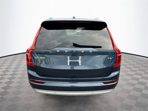 Used 2022 Volvo XC90 T6 Momentum image 7